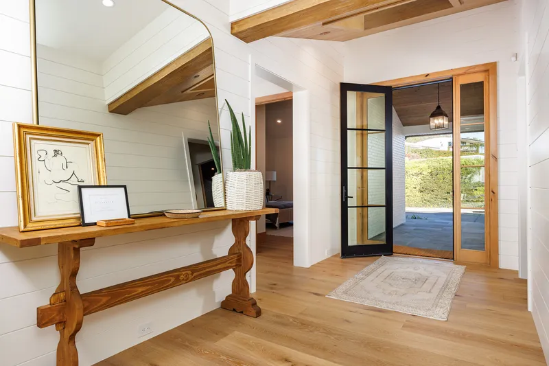 Entry hallway — Corona Del Mar real estate photography