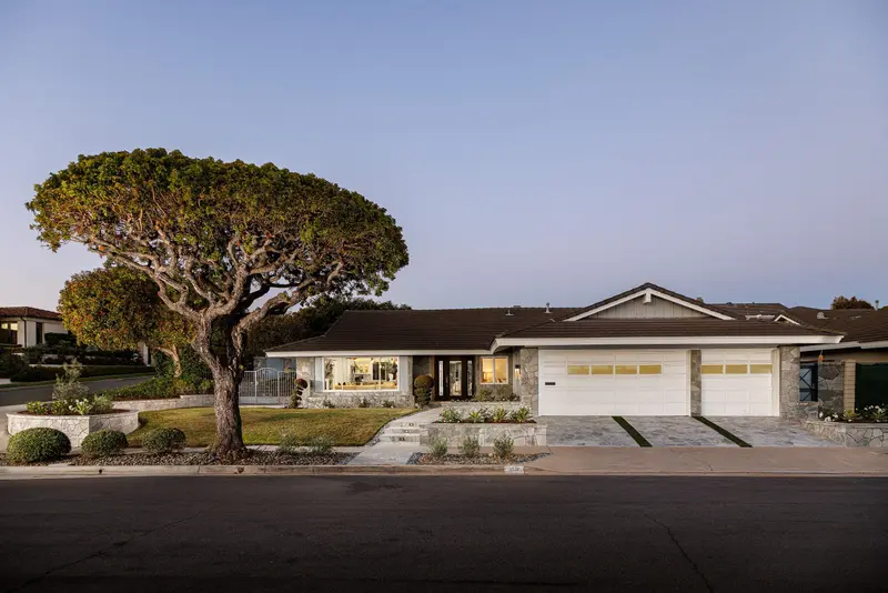 Ranch-style home exterior at twilight — Corona del Mar real estate photography