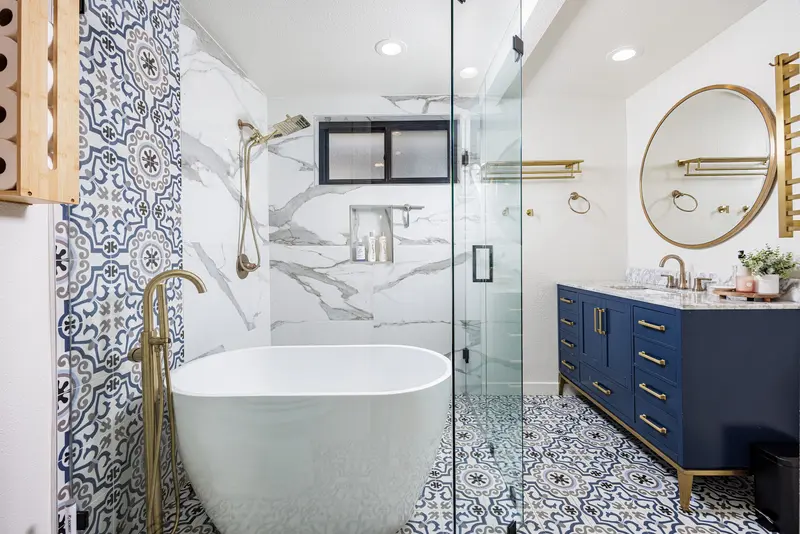 Bathroom with patterned tile and soaking tub — Laguna Beach real estate photography